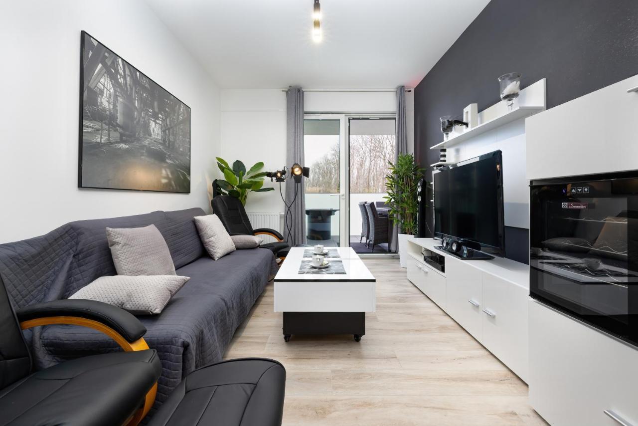 Platinium Apartment By Renters Prestige Rewal Exterior photo